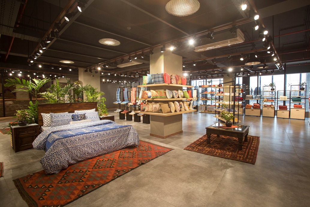 khaadi-turns-20-celebrates-by-opening-45th-flagship-store-daily