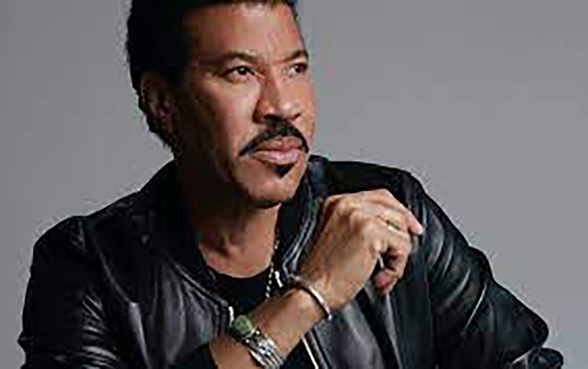 Lionel Richie leaves his