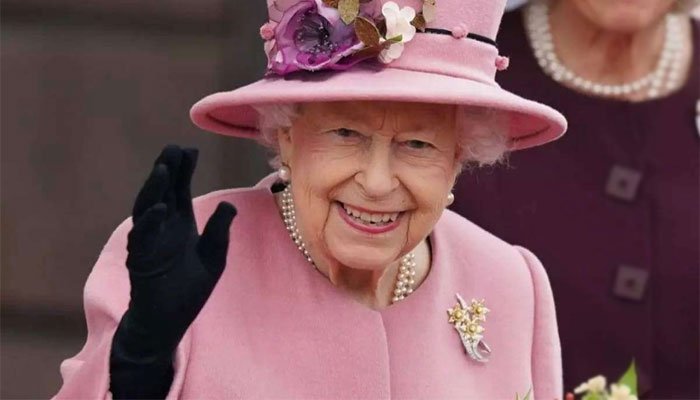 Queen to mark 70